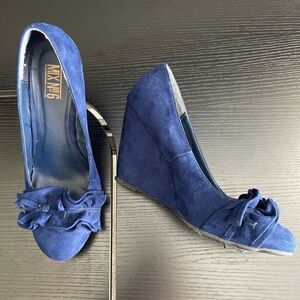 Mix No. 6 Olivia Blue Ruffle Toe Wedge Shoe, 9.5